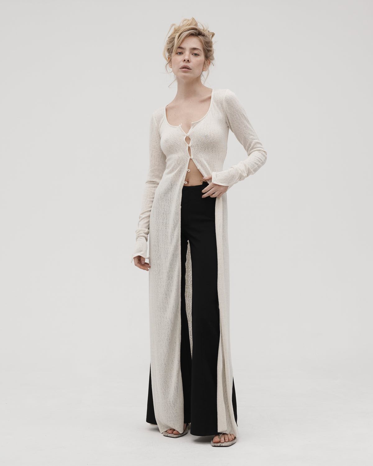 FULL LONG BUTTONED TOP IN BEIGE
