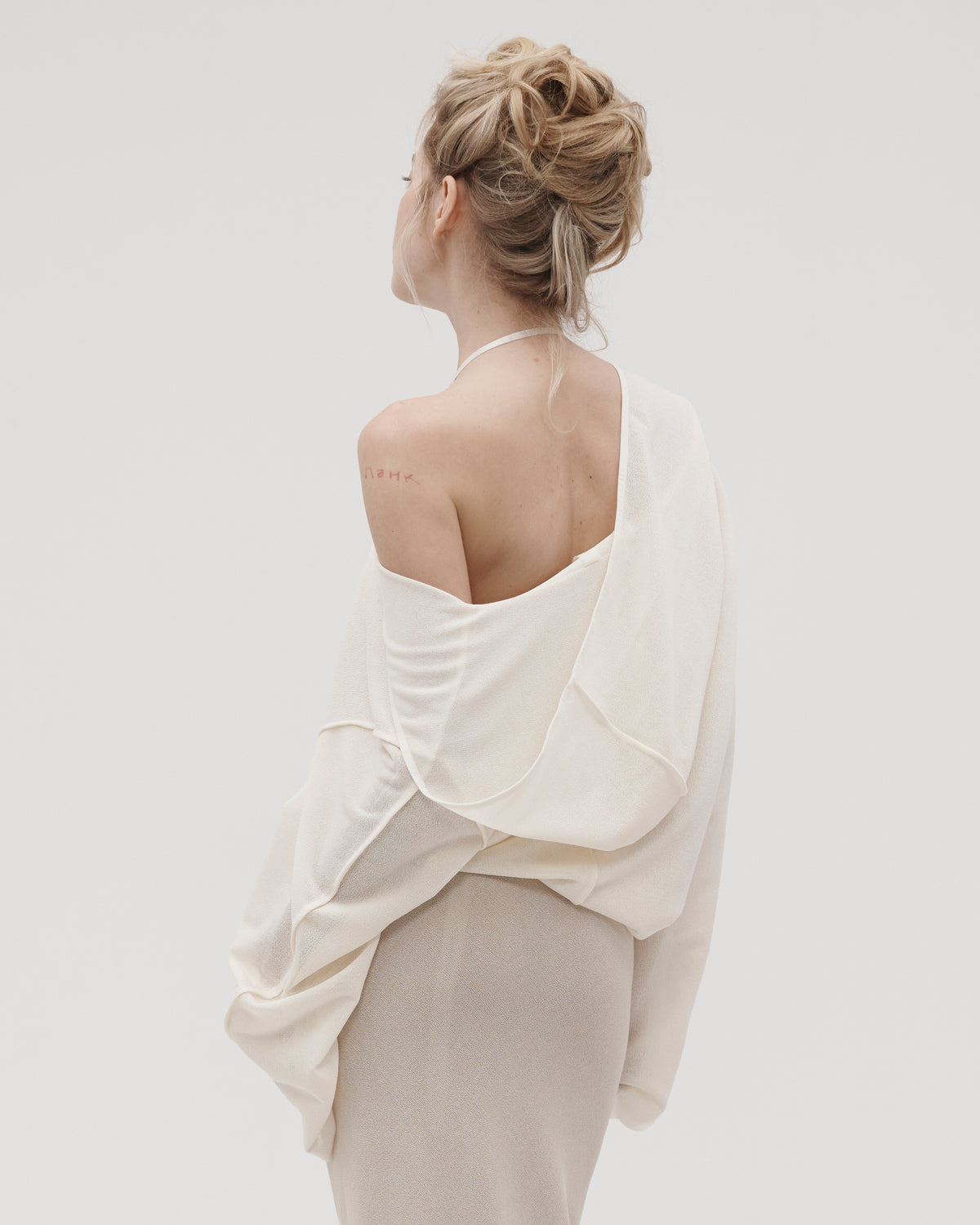RELAXED-FIT HOODIE IN MILK