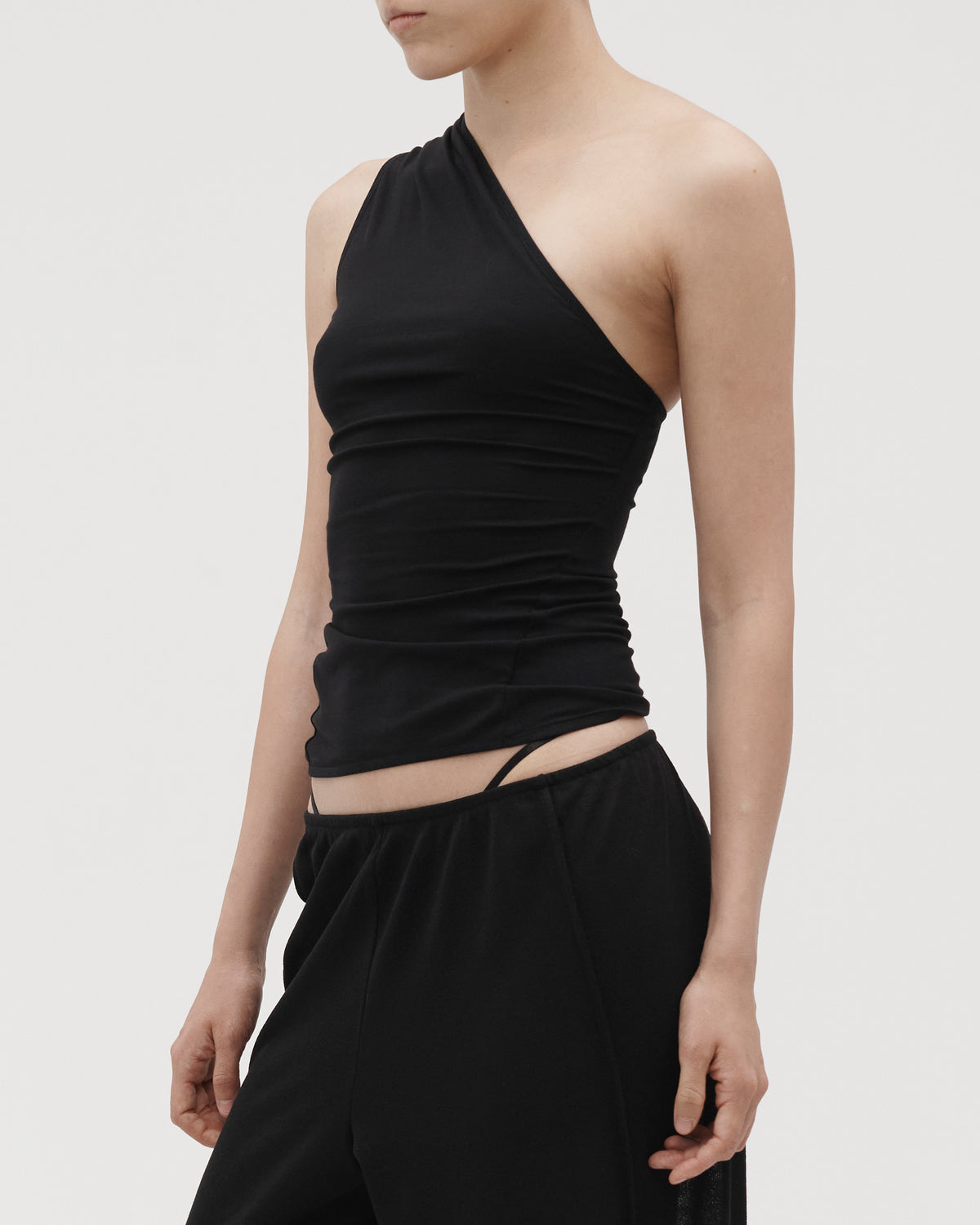 SINGLE-SHOULDER TOP