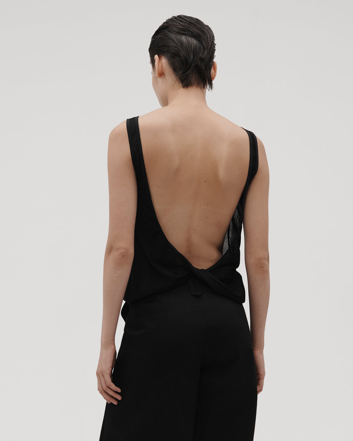 NAKED BACK TOP