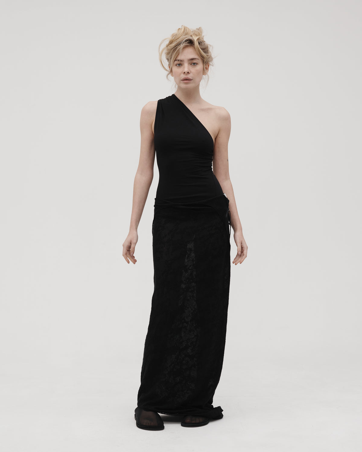 SINGLE-SHOULDER TOP