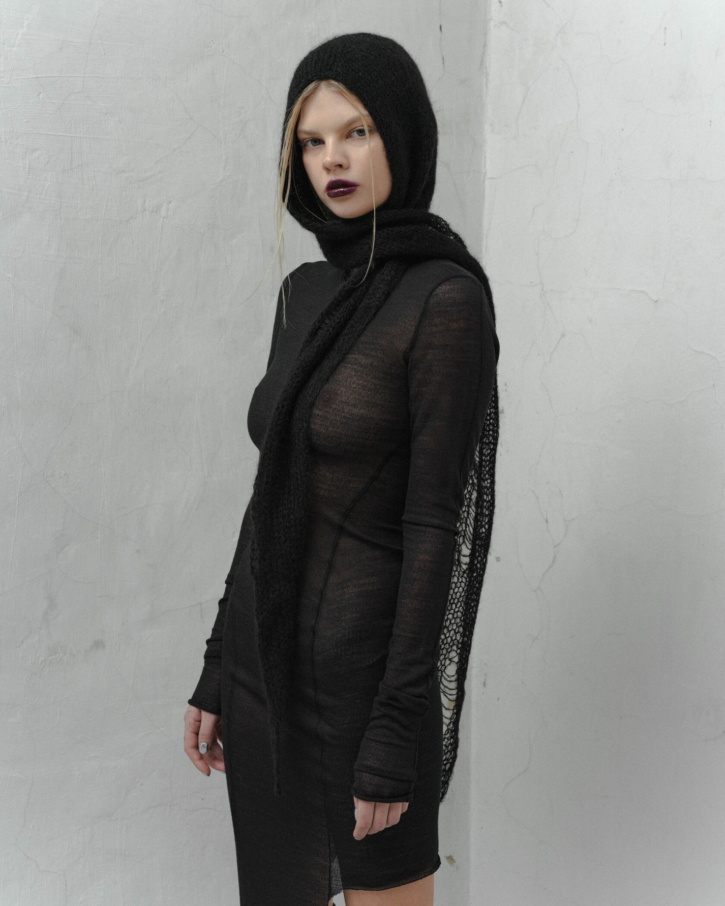HANDCRAFTED KID SILKHASE MOHAIR HOODED SCARF IN BLACK