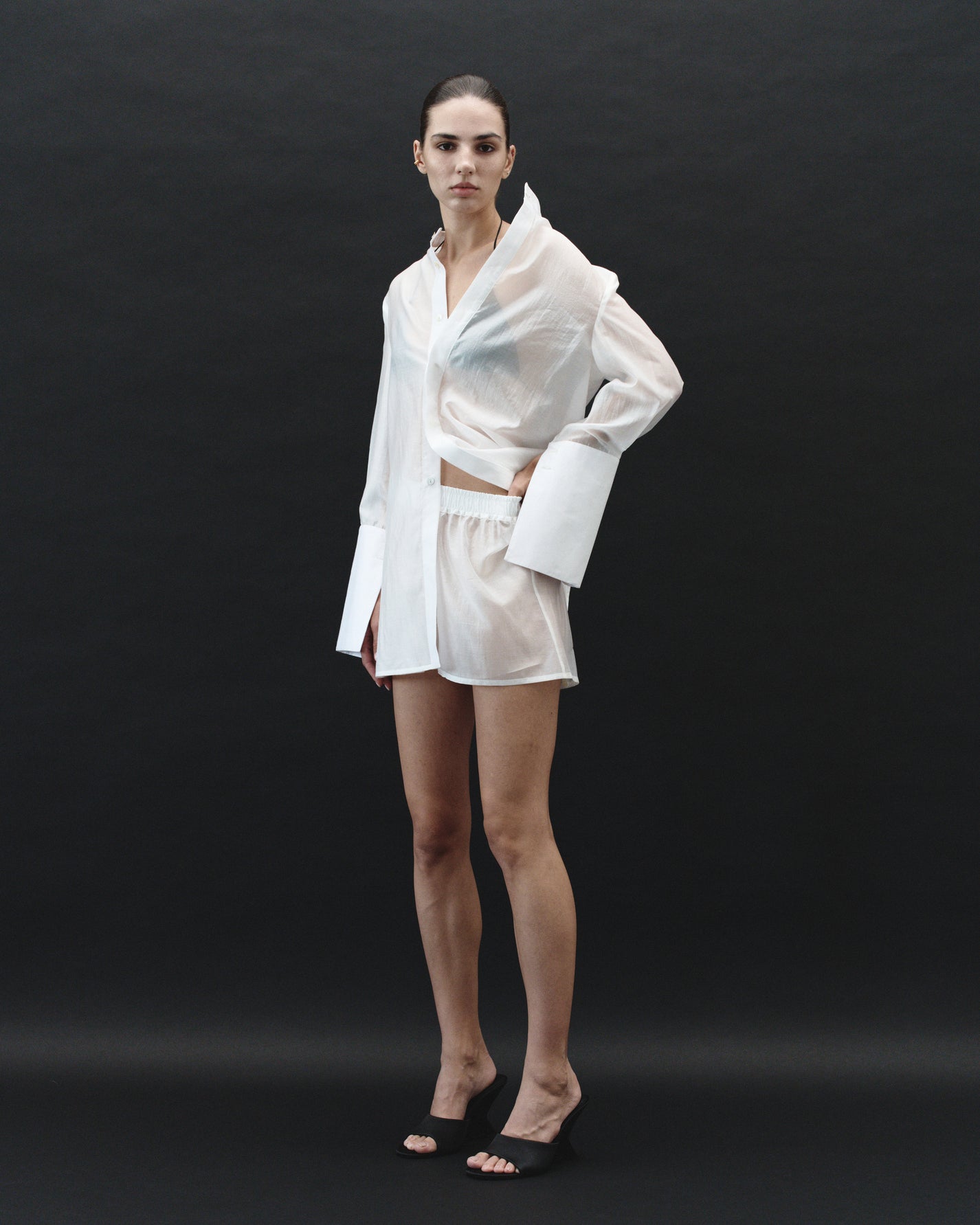 ECHO SHORTS IN MILK