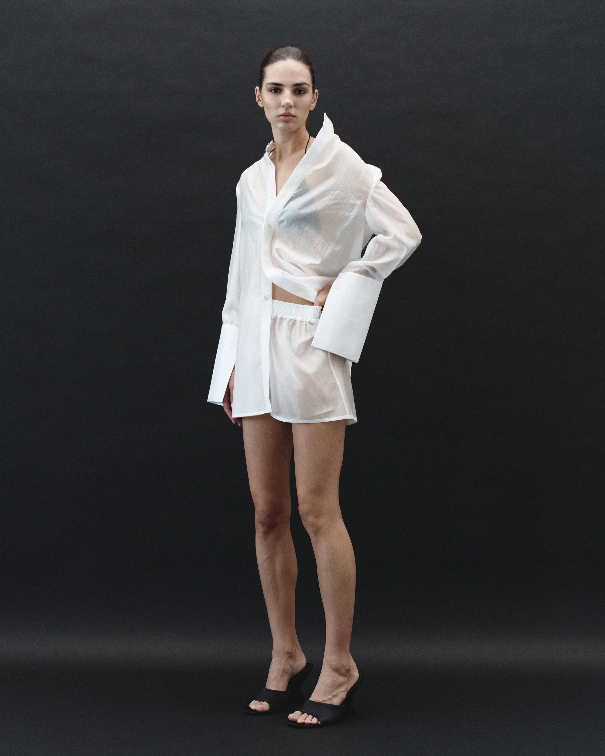 ECHO SHORTS IN MILK