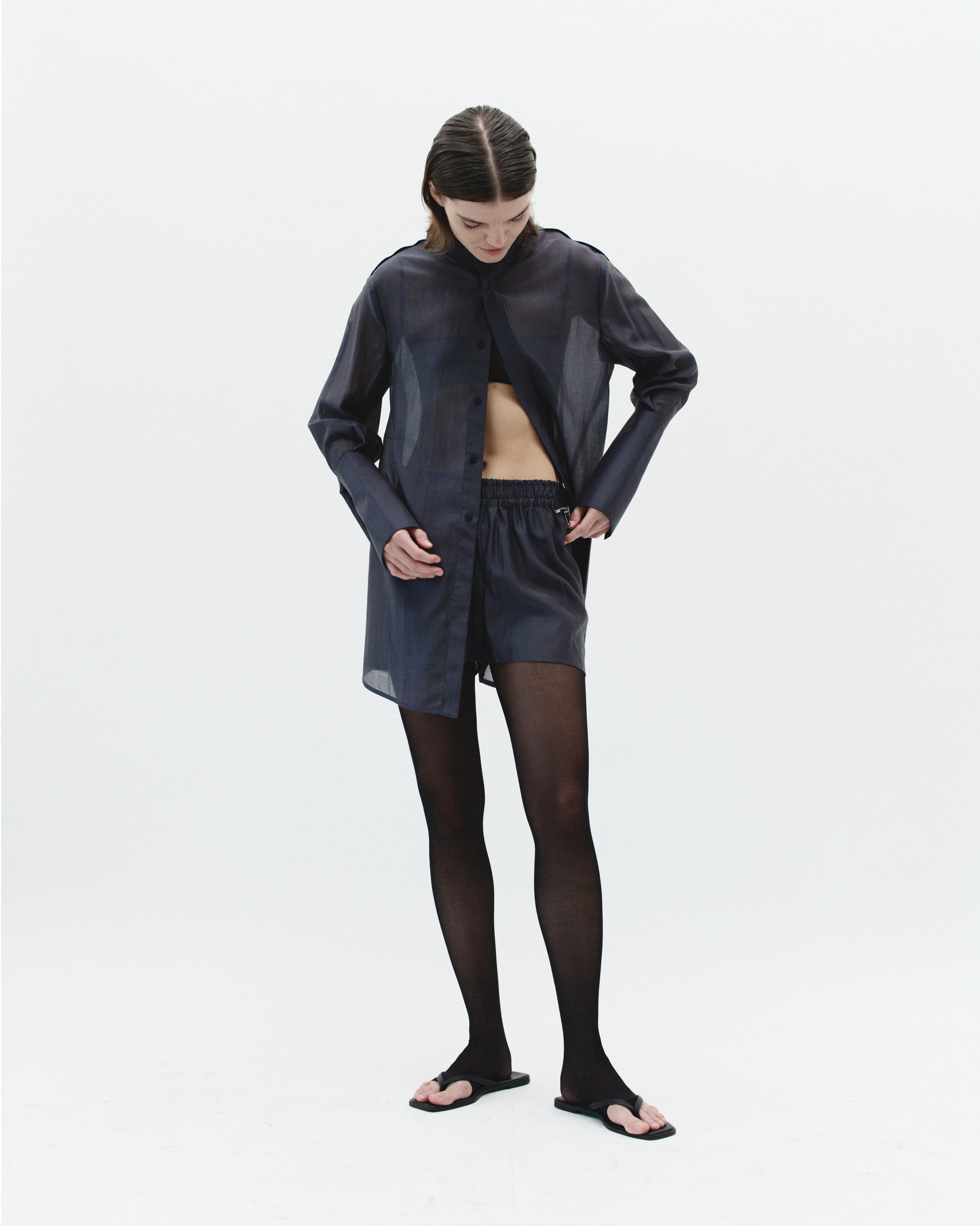 ECHO SHORTS IN DUST GREY