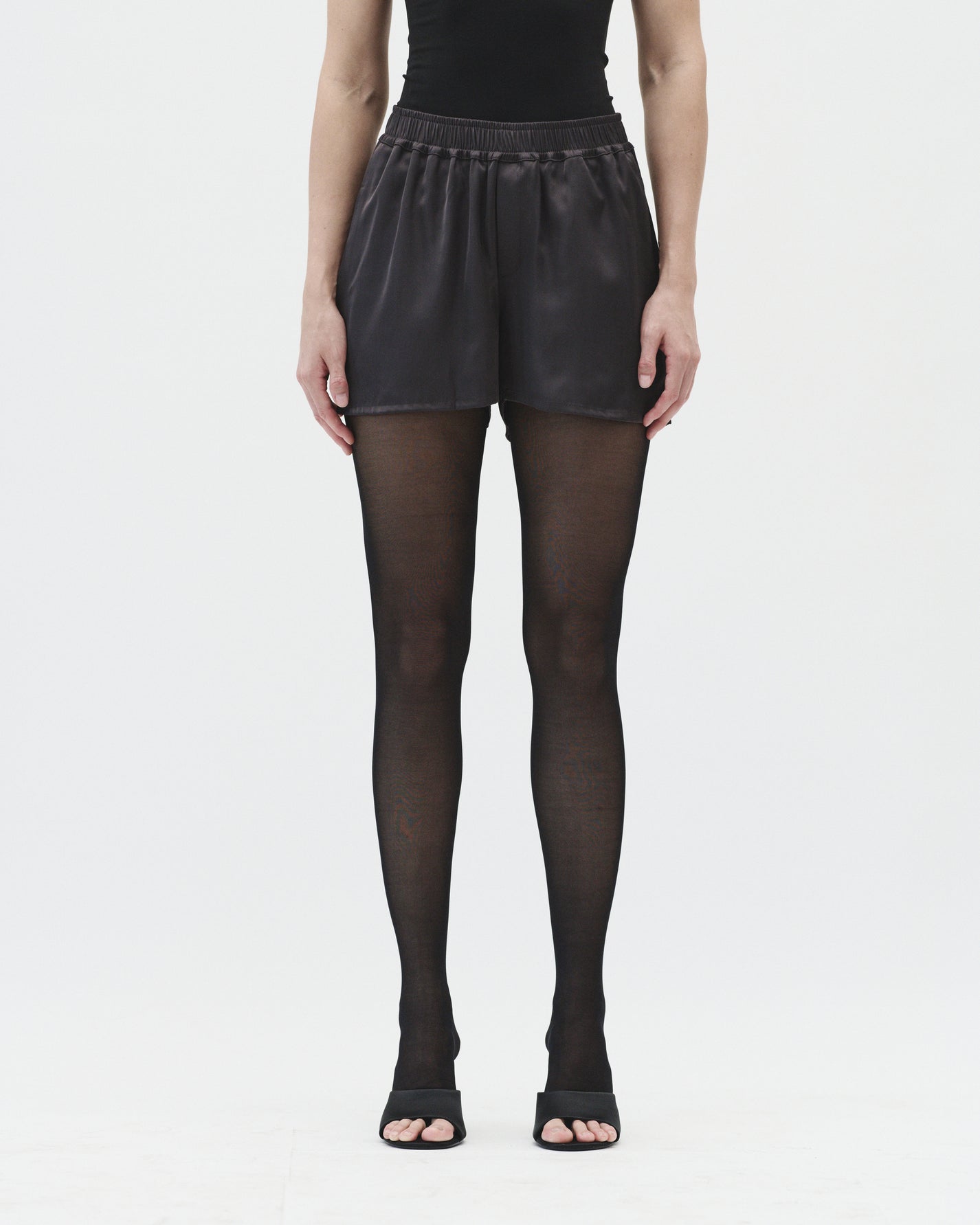 CHILL-FIT SHORTS IN DUST GREY