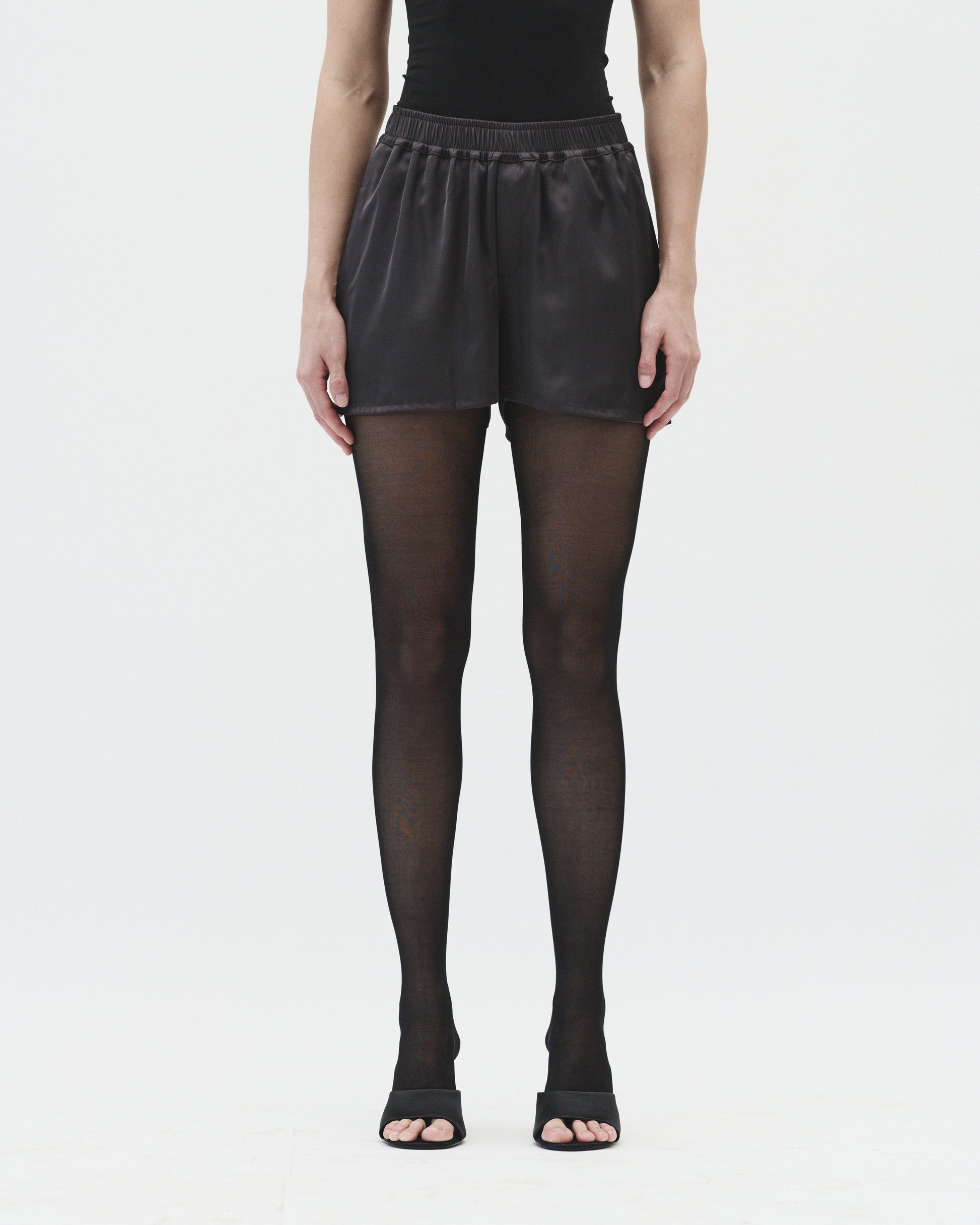CHILL-FIT SHORTS IN DUST GREY