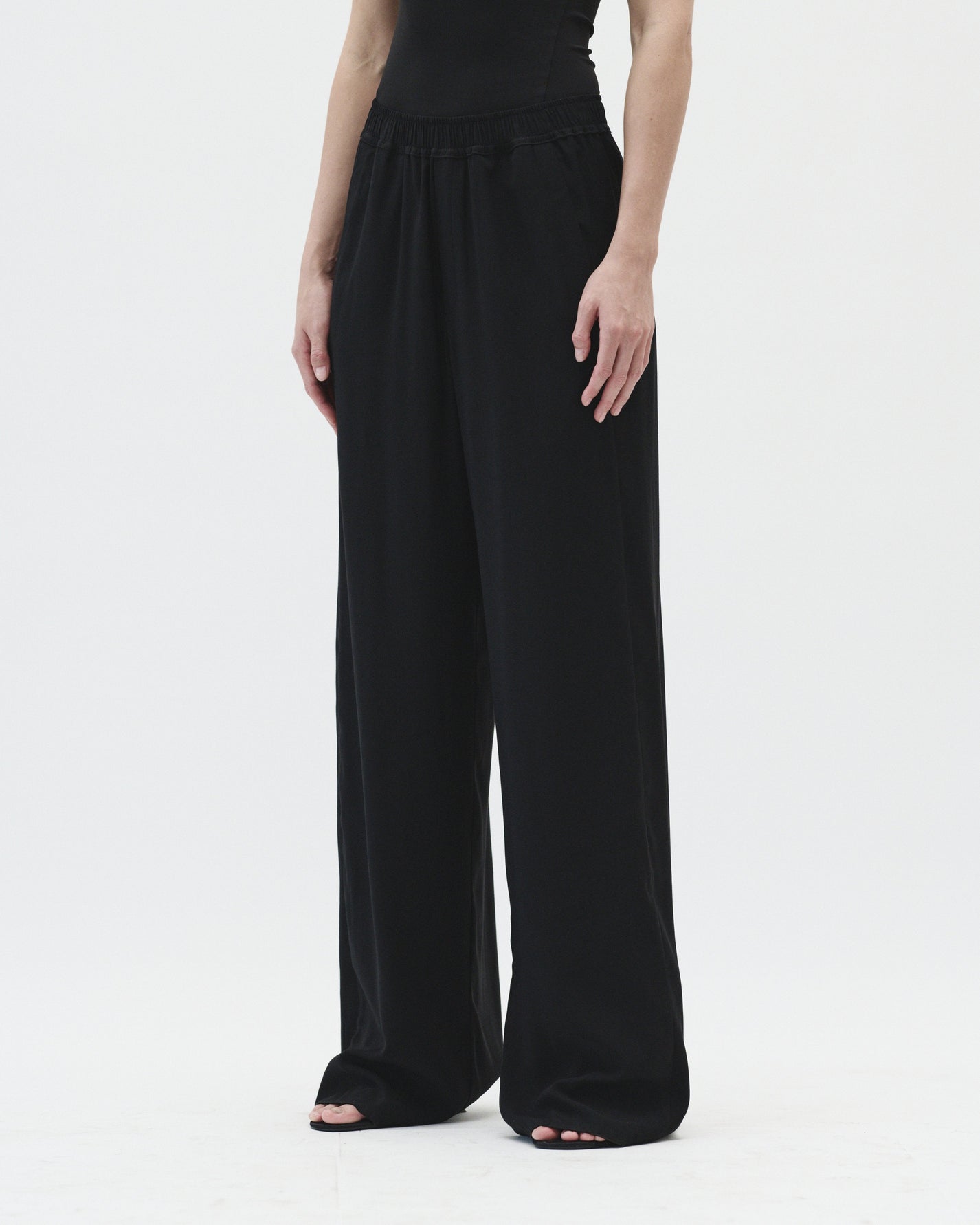 CHILL-FIT PANTS IN BLACK