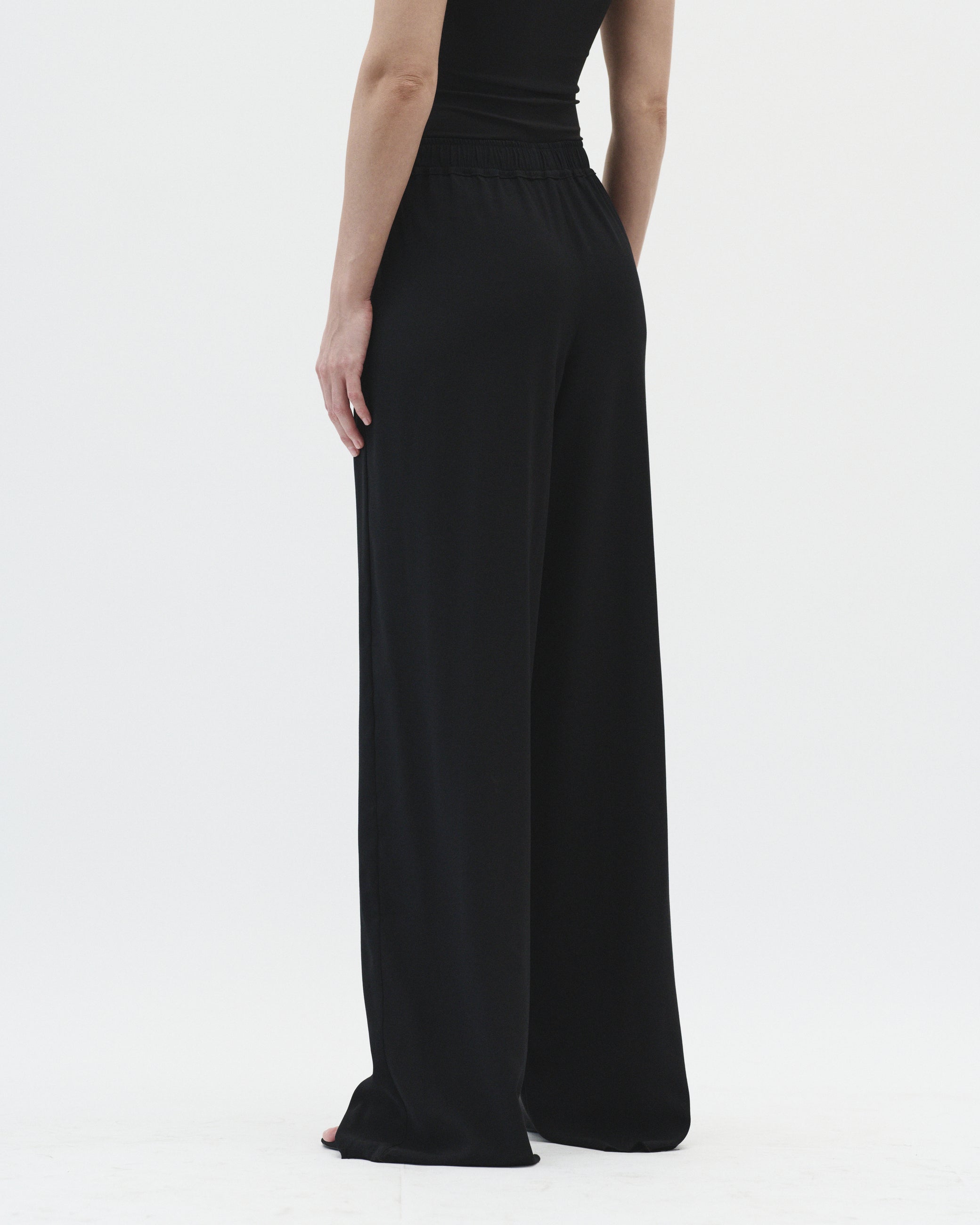 CHILL-FIT PANTS IN BLACK