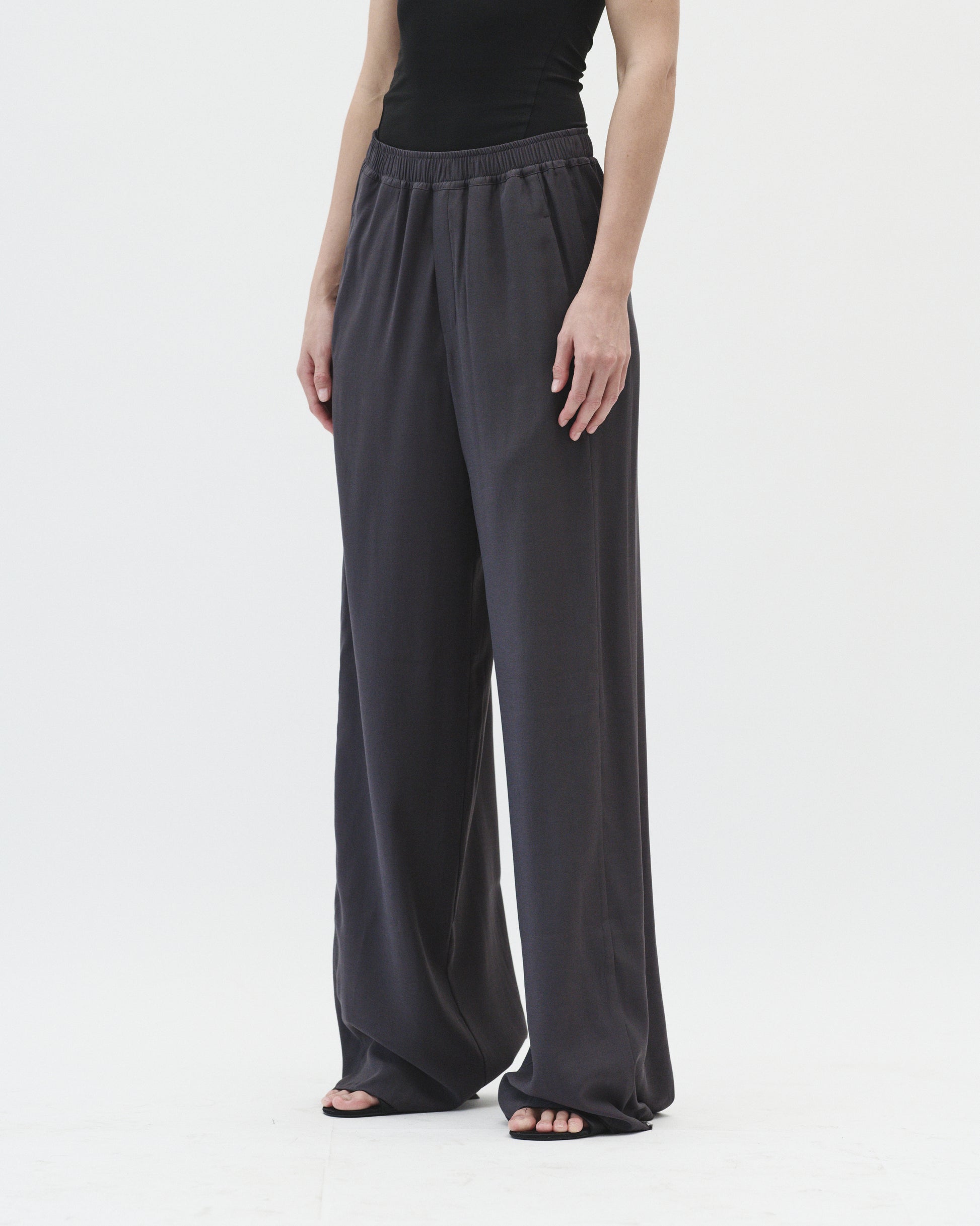 CHILL-FIT PANTS IN DUST GREY