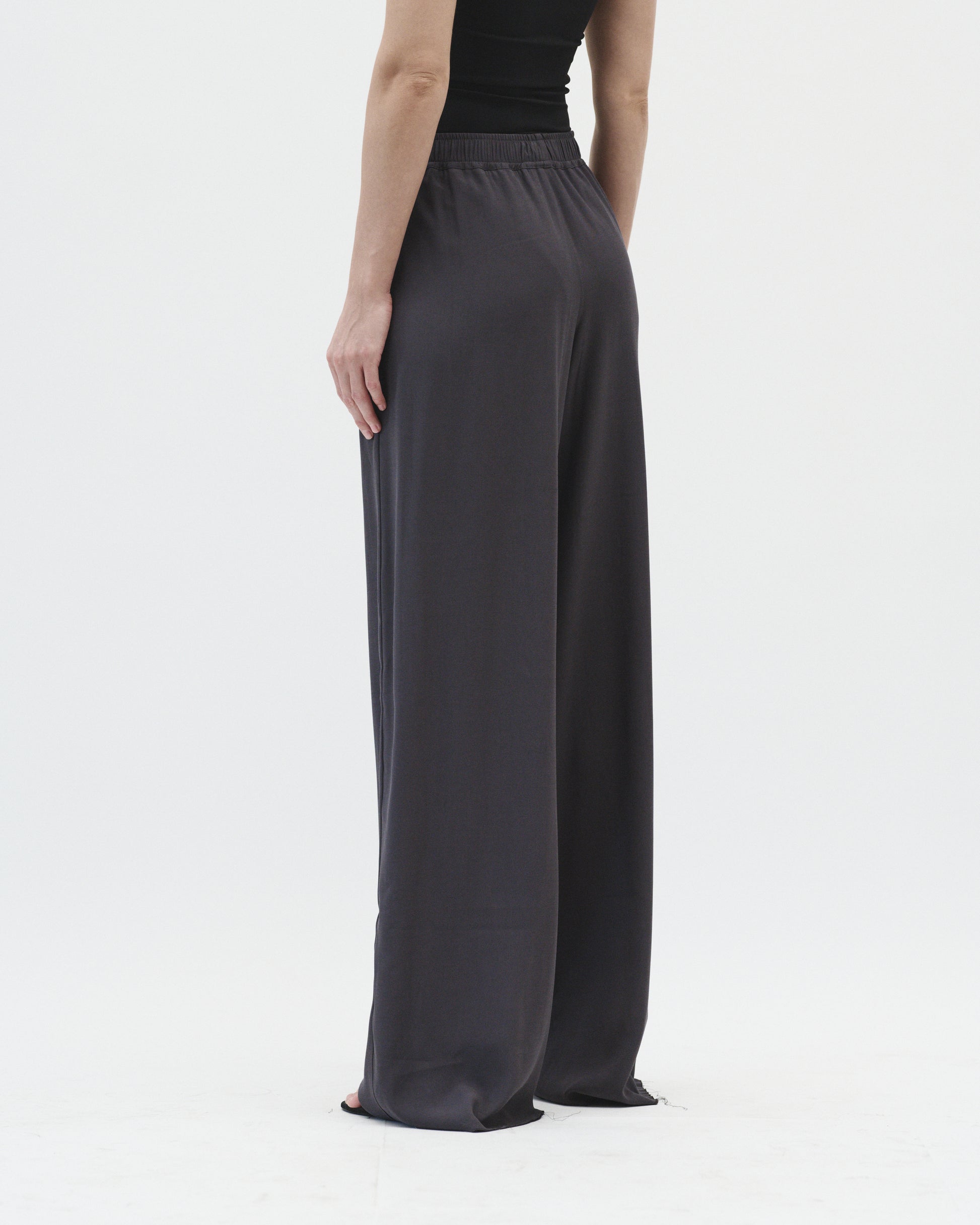 CHILL-FIT PANTS IN DUST GREY
