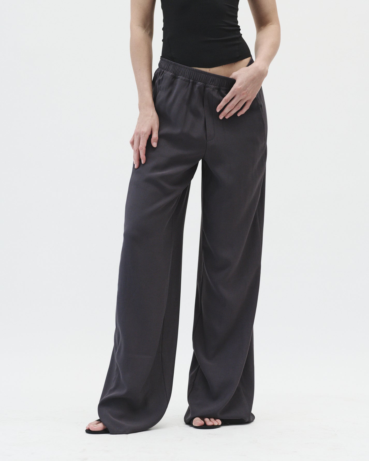 CHILL-FIT PANTS IN DUST GREY