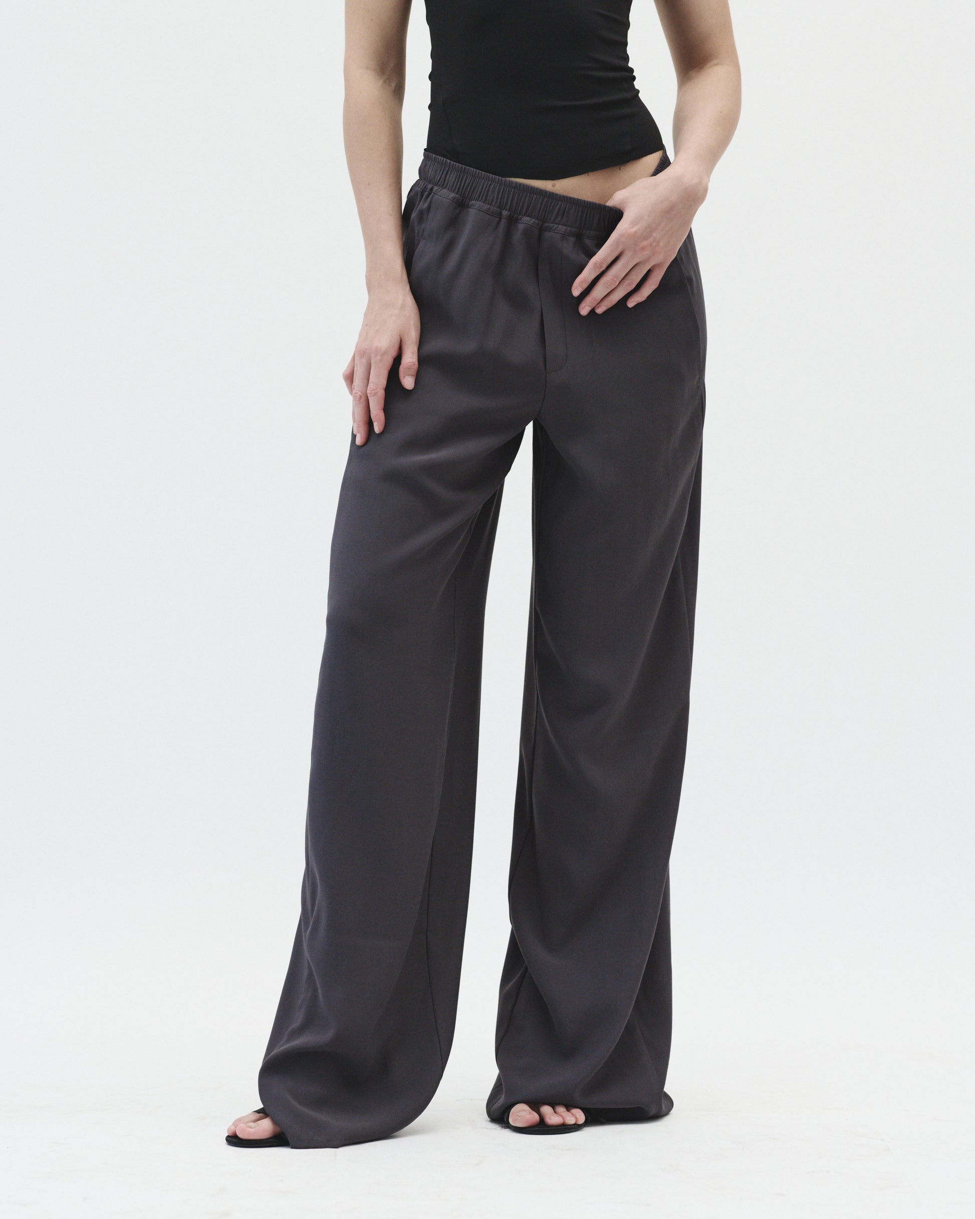 CHILL-FIT PANTS IN DUST GREY
