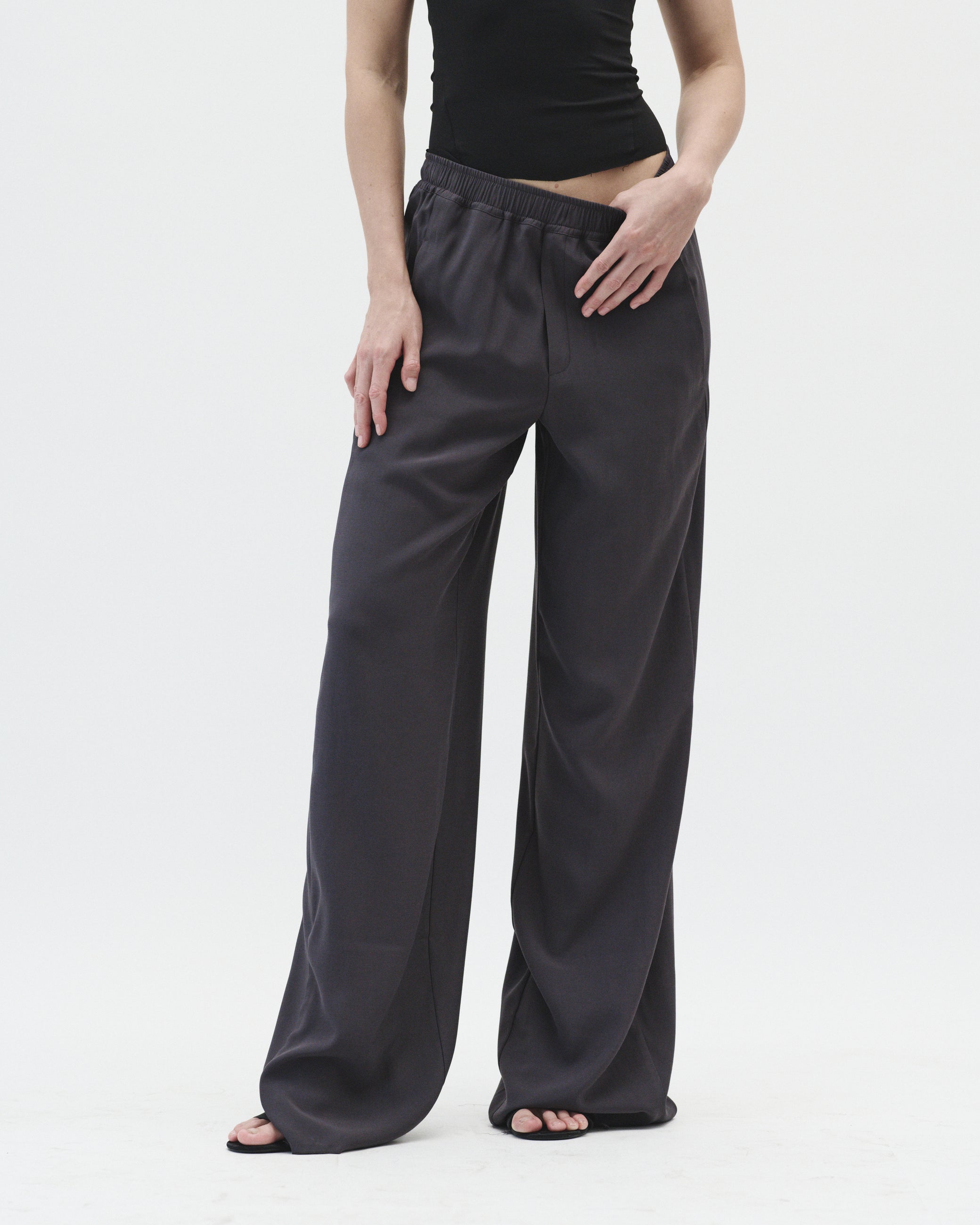 CHILL-FIT PANTS IN DUST GREY
