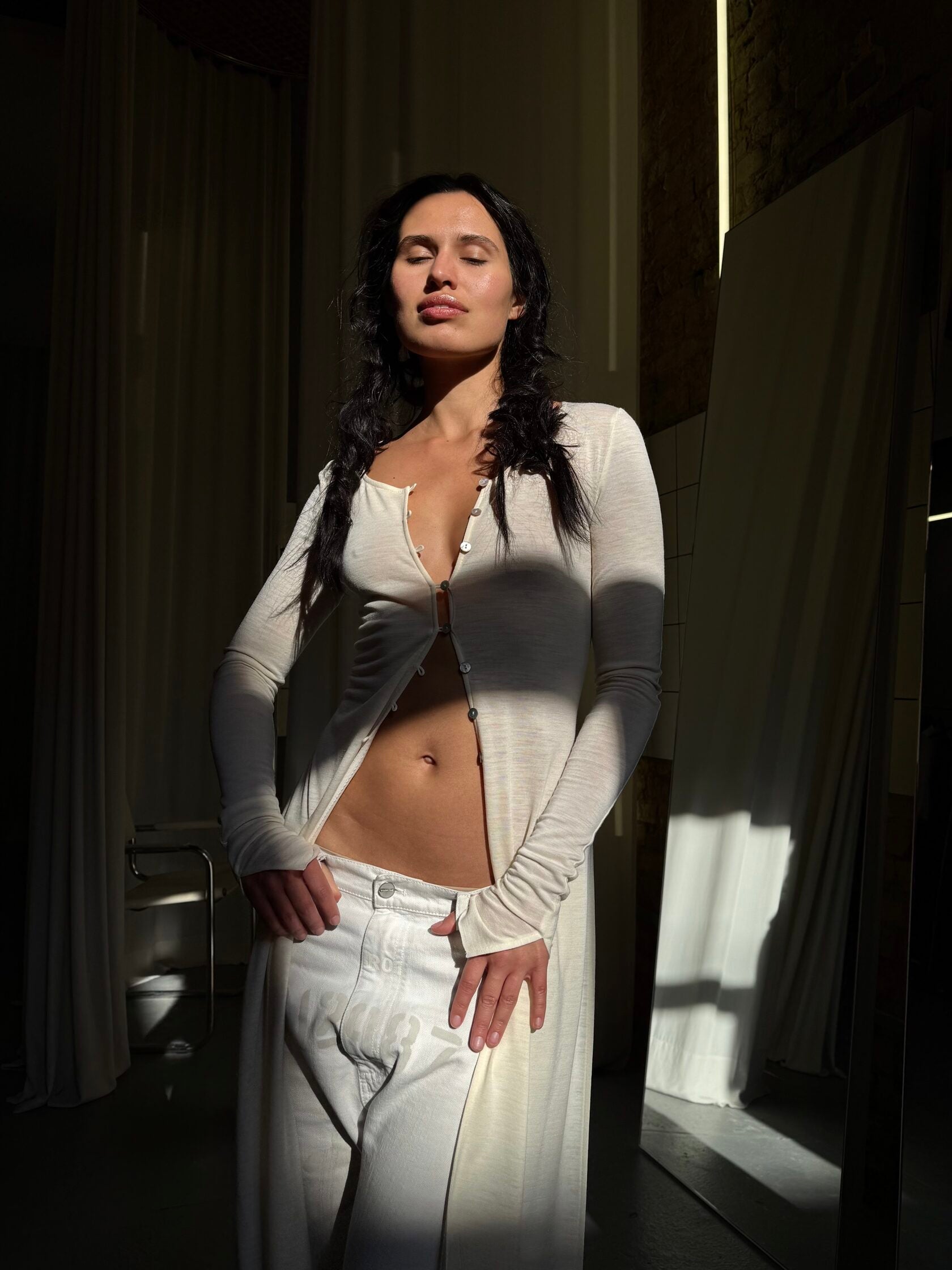 FULL LONG BUTTONED TOP IN MILK