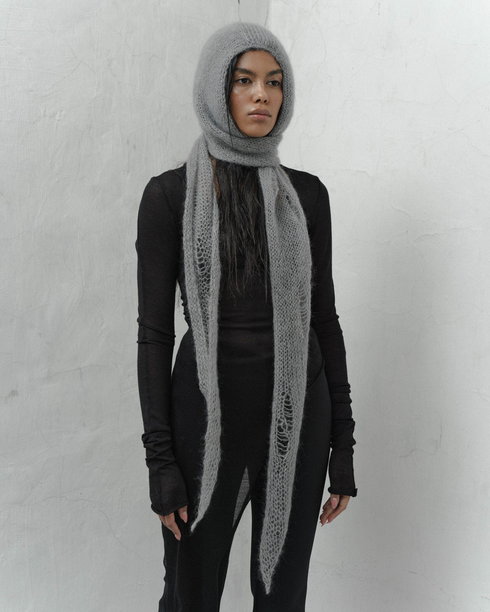 HANDCRAFTED KID SILKHASE MOHAIR HOODED SCARF IN GREY