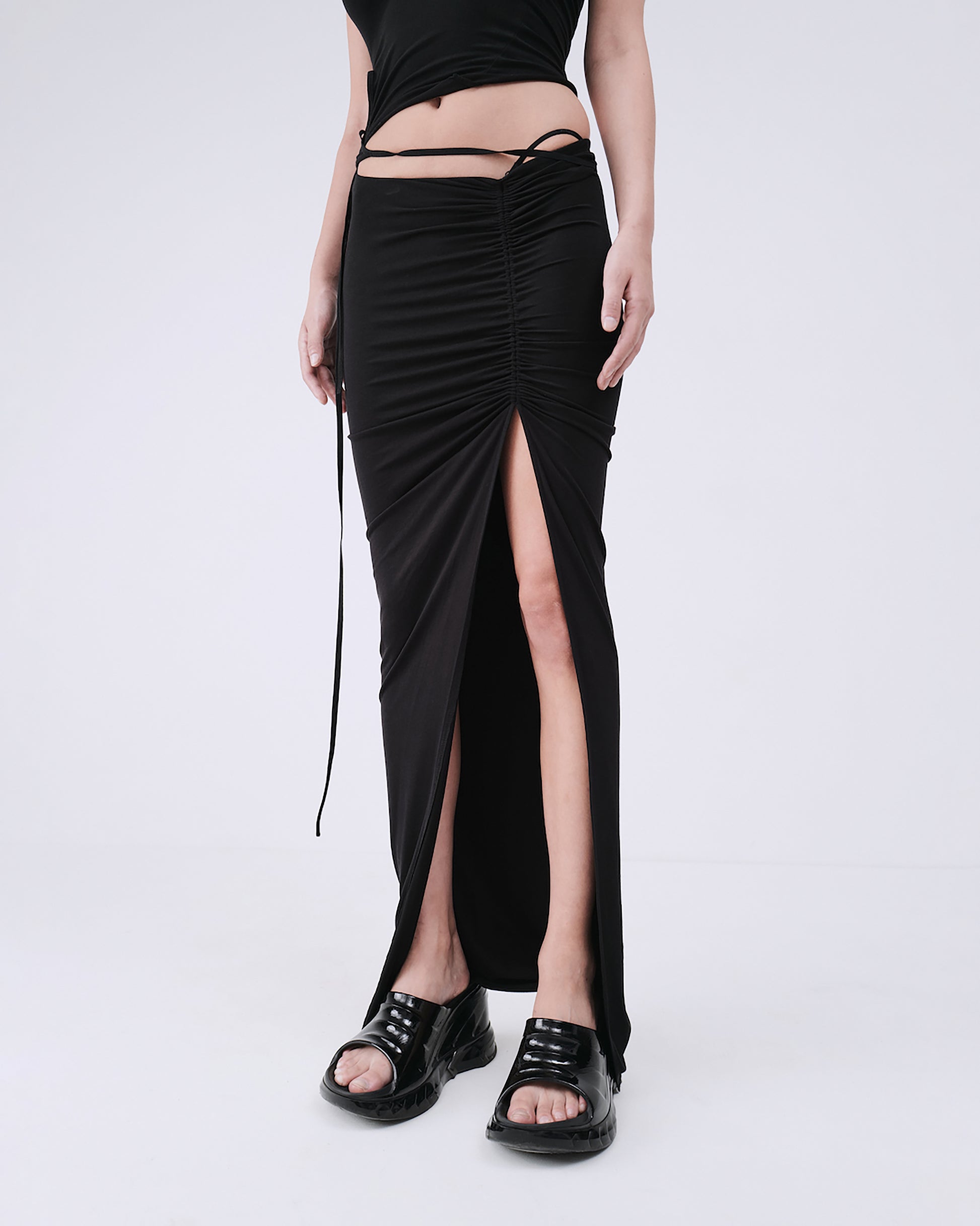 FLOOR-LENGTH SKIRT IN BLACK