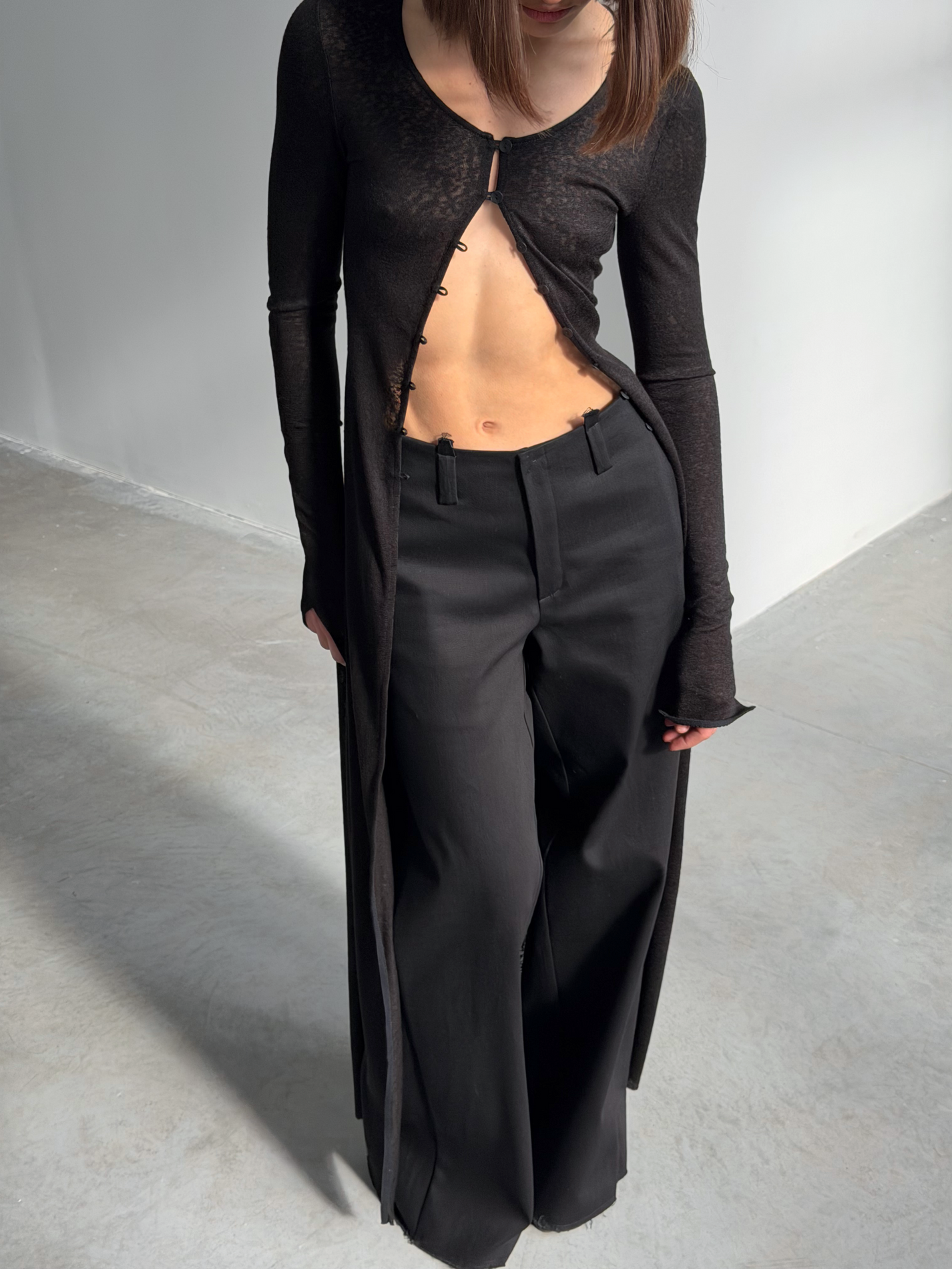 FULL LONG BUTTONED TOP IN BLACK