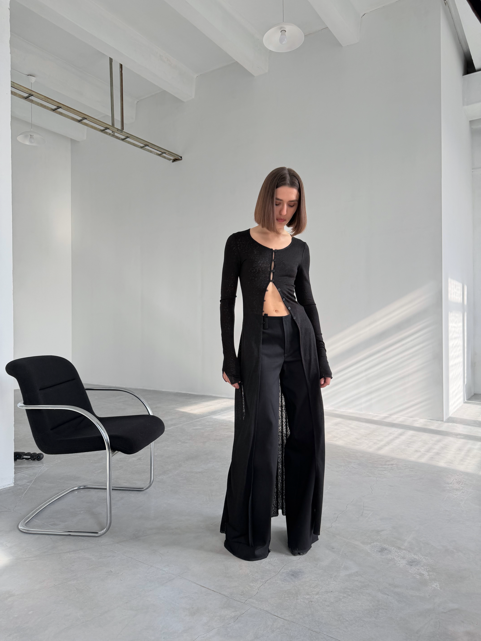 FULL LONG BUTTONED TOP IN BLACK
