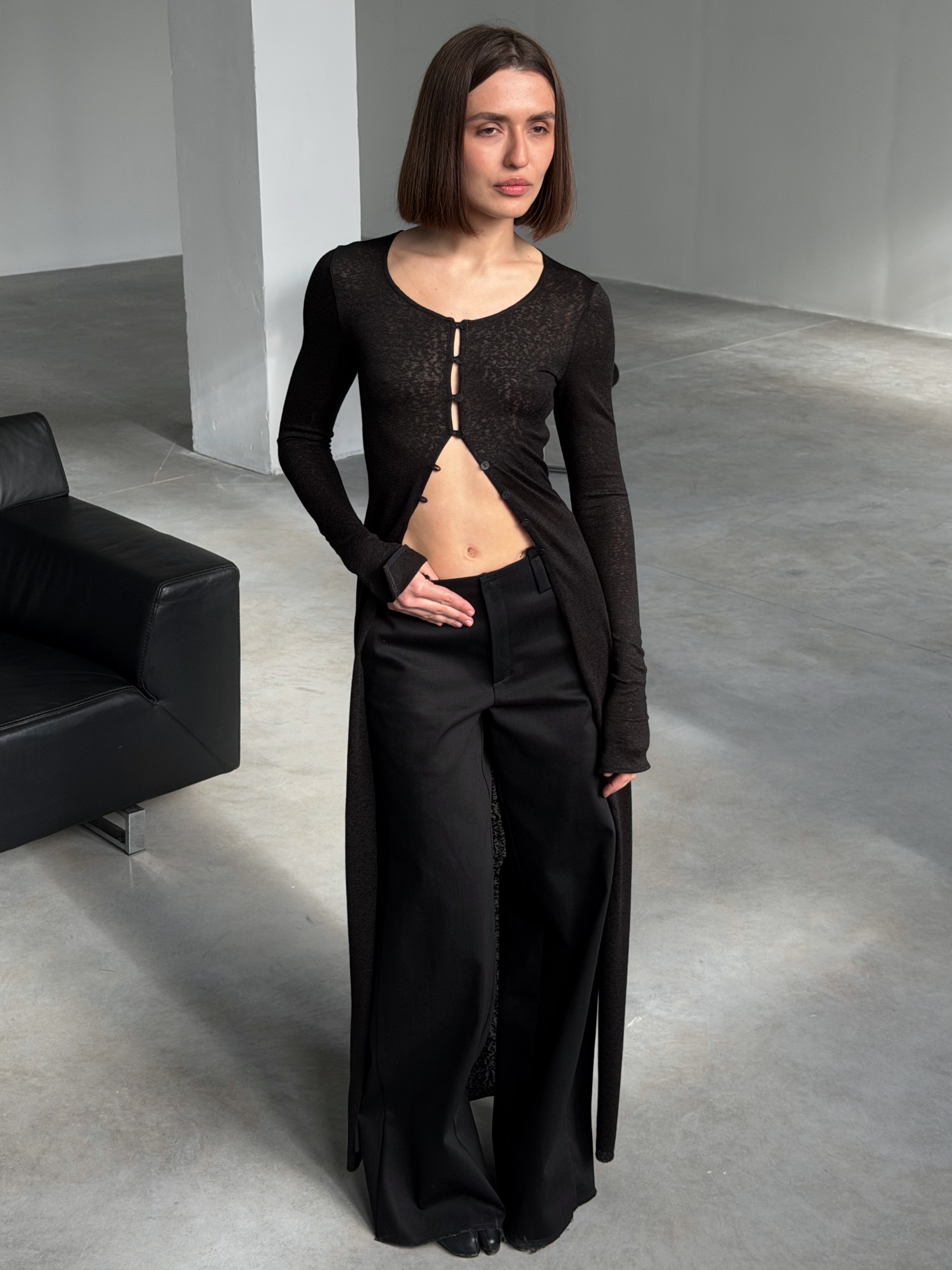 FULL LONG BUTTONED TOP IN BLACK