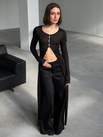 FULL LONG BUTTONED TOP IN BLACK