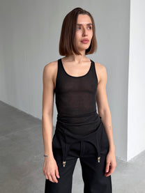 FASTEN ME TOP IN BLACK
