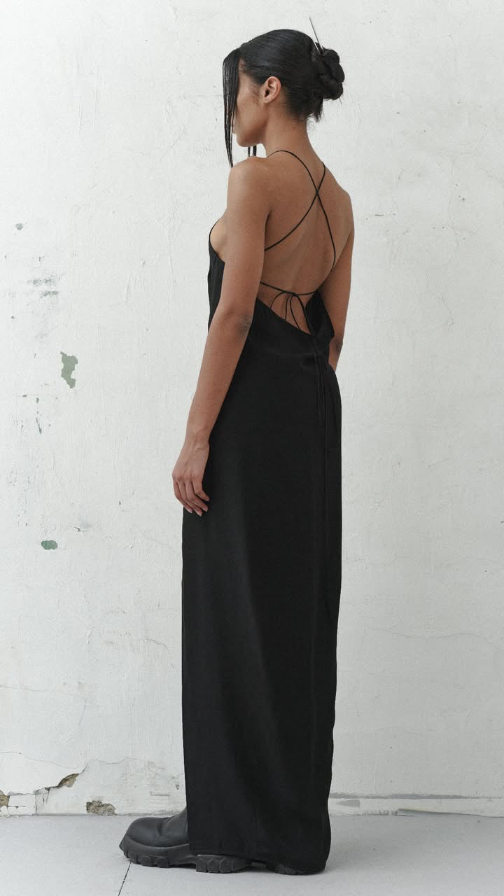 MAXI DRESS IN BLACK