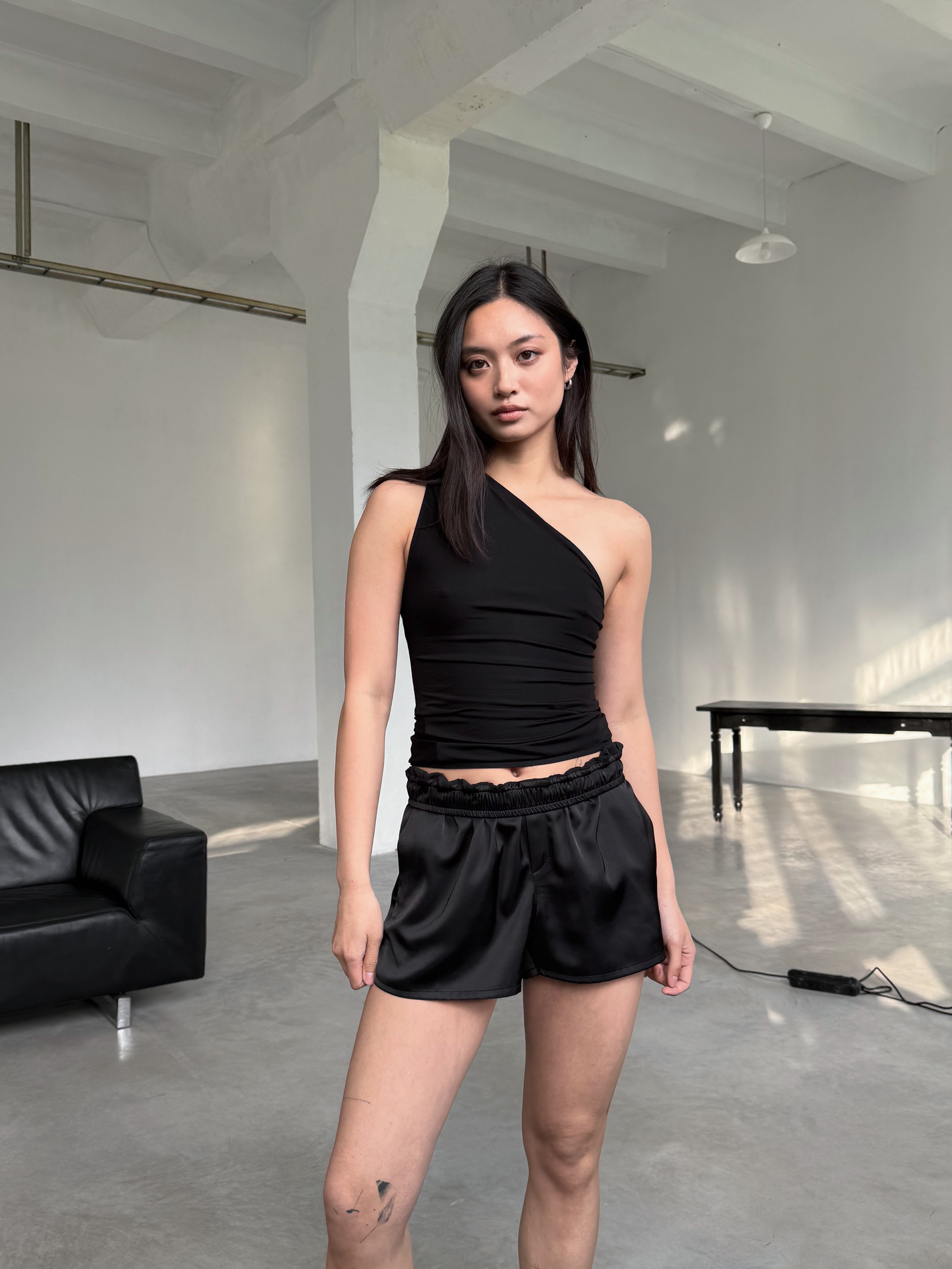 SINGLE-SHOULDER TOP