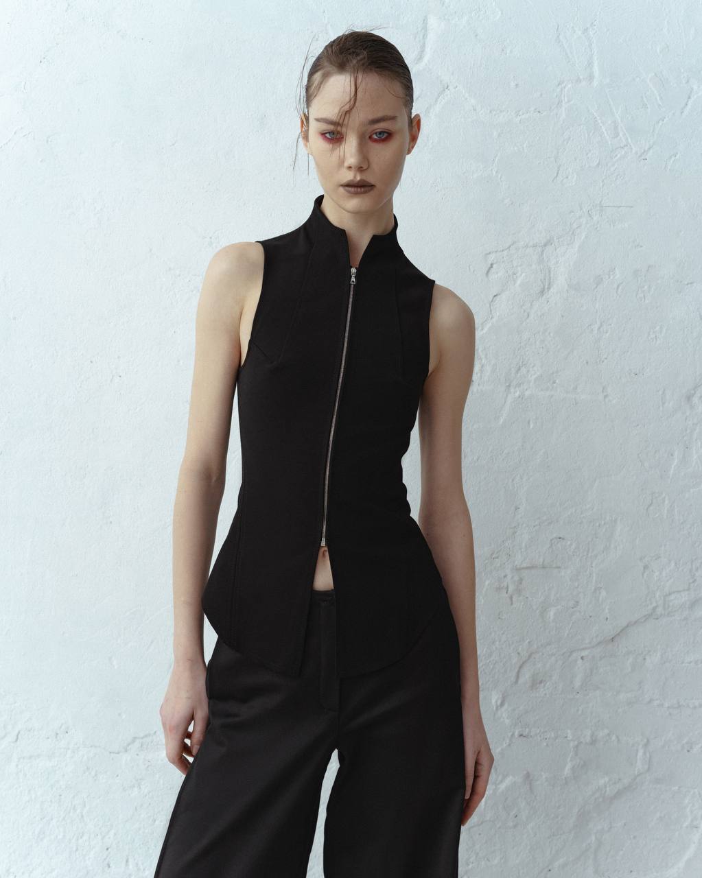 SILHOUETTE VEST