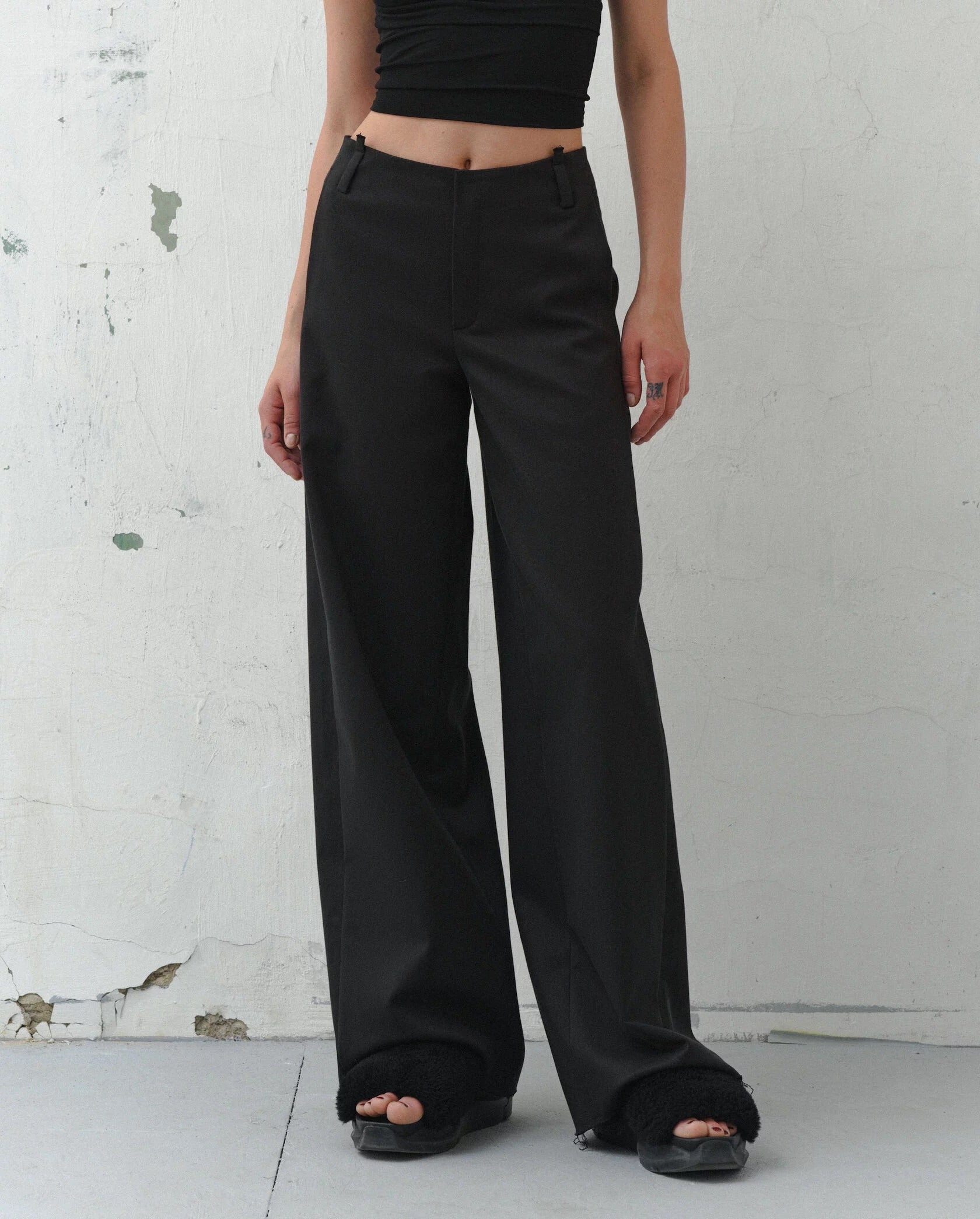 COTTON CHILL-FIT PANTS IN BLACK