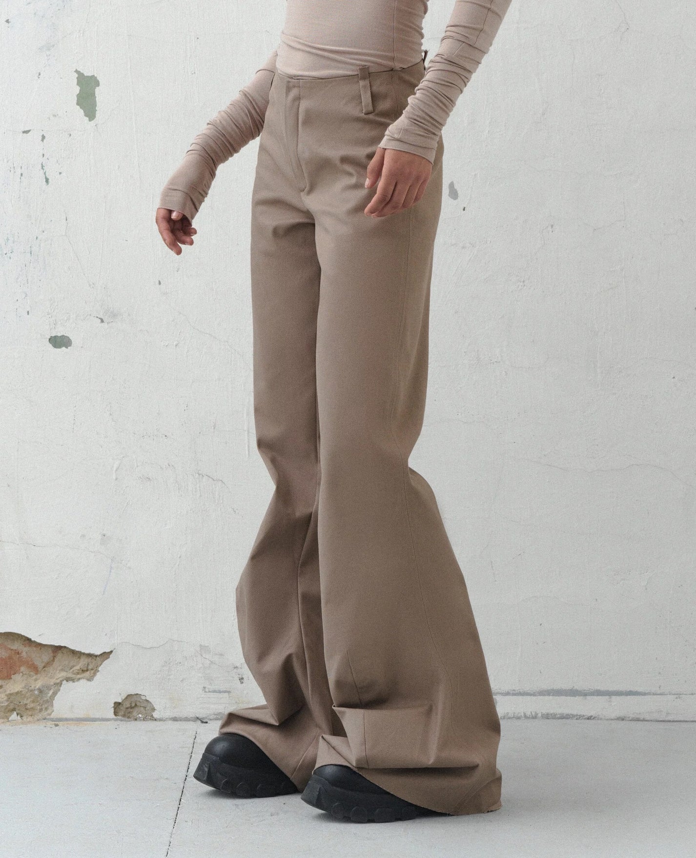DRAPED PANTS IN DUST BEIGE