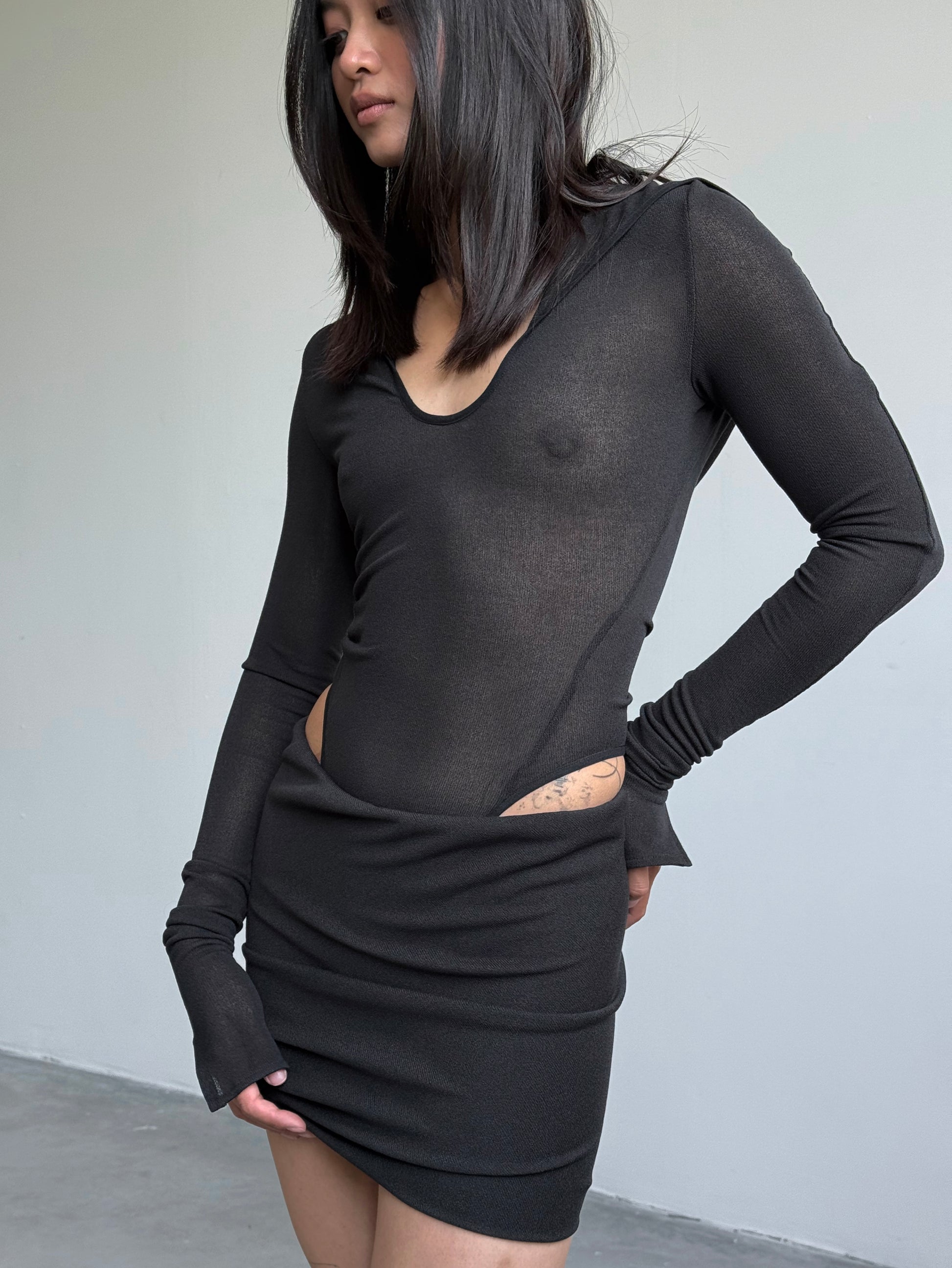 TWISTED MINI SKIRT IN BLACK