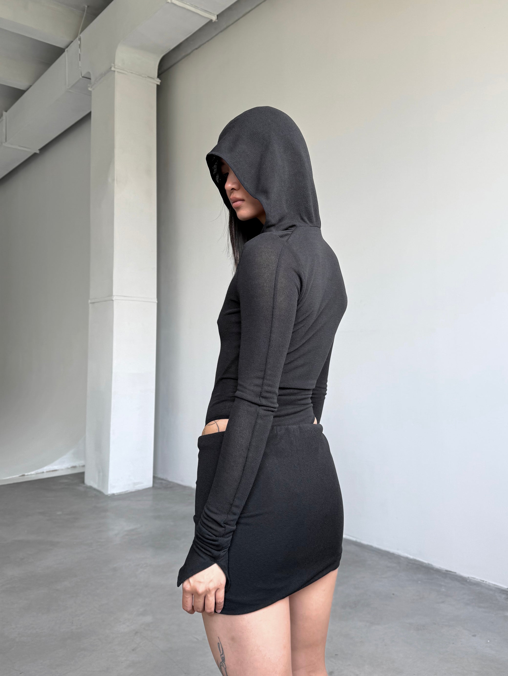 TWISTED MINI SKIRT IN BLACK