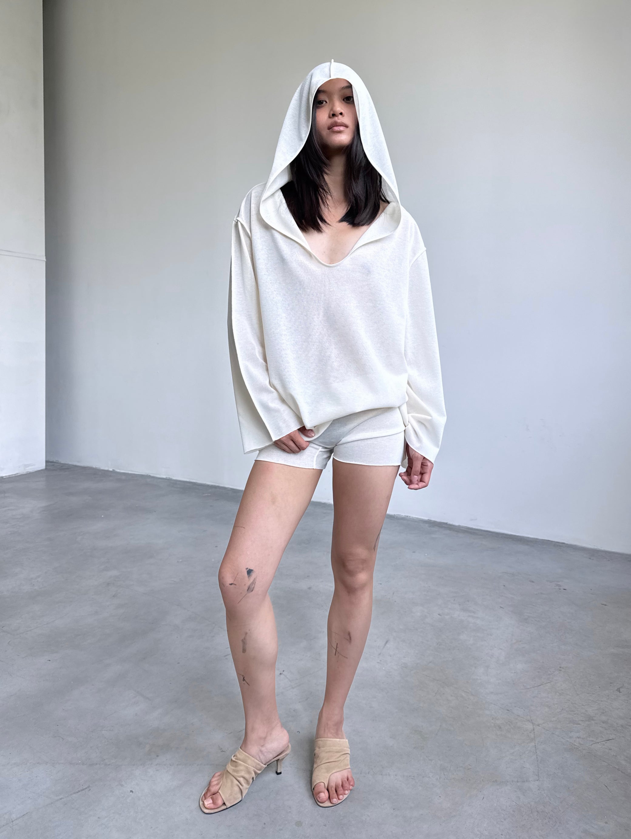 RELAXED-FIT HOODIE IN MILK